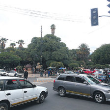 DESORDEN. En los alrededores de la plaza 25 de Mayo no funcionaron los semforos.