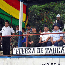 CEREMONIA. El presidente Evo Morales, lder sindical de los cocaleros del Chapare, inaugura las tareas de erradicacin en Chimor.