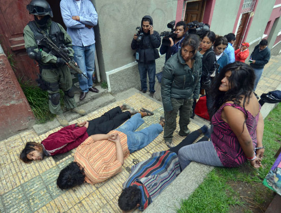 ATRACADORES. Extranjeros fueron detenidos acusados de robar en la ciudada de La Paz.