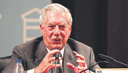 NOBEL. El consagrado escritor peruano Mario Vargas Llosa llega a Santa Cruz por primera vez. 