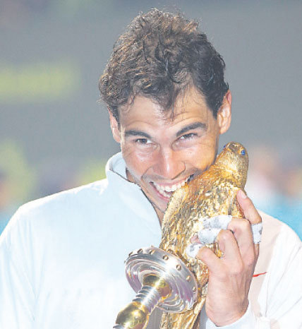 El tenista espaol Rafael Nadal cosech su primer trofeo en el torneo de Doha.