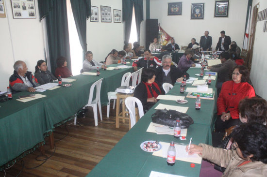 TALLER. El sistema cooperativo de Sucre analiz ayer el proyecto de reglamento de la Ley 356.