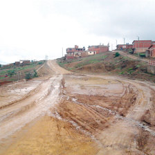 BARRO. En el barrio Beln casi todas las calles son de tierra y eso provoca problemas para peatones y motorizados durante la poca de lluvia.