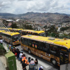 FIESTA. Los paceos celebraron la llegada de los Pumakatari y recriminaron la actitud de los choferes que se opusieron al paso de los buses.