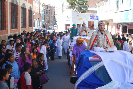 PROCESIN: Los Reyes Magos harn su recorrido por calles cntricas de Sucre, repartiendo juguetes y dulces a los nios.