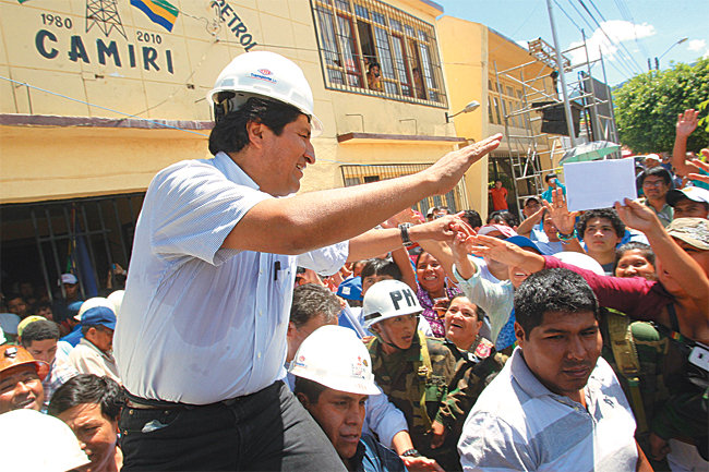 CAMIRI. El presidente Evo Morales fue proclamado en un congreso petrolero, el domingo.