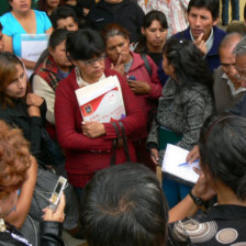 REPRESENTACIN. Los padres de familia se organizaron para participar de una reunin.