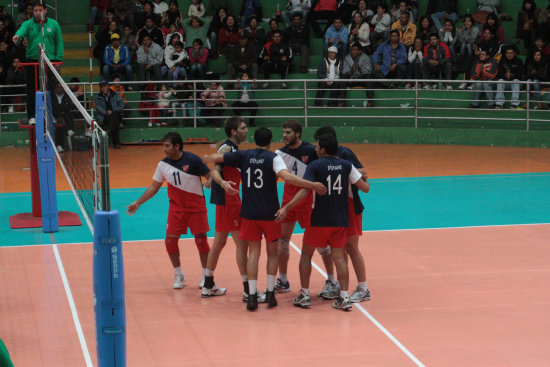 El club Dnamo se ubic segundo en la Liga Superior de Voleibol, rama masculina, que se celebr el ao pasado en Sucre.