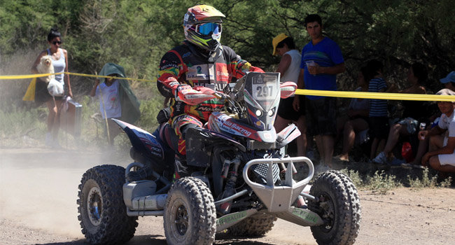 El piloto chuquisaqueo Wlter Nosiglia est entre los diez mejores del Dakar en cuadriciclos.