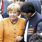 INVITACIN. La canciller ngela Merkel y el presidente Evo Morales en la Cumbre de la CELAC.