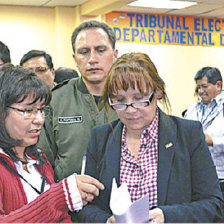 ORURO. La presidenta del TSE, Wilma Velasco, al finalizar la Sala Plena del pasado viernes.