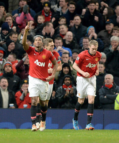 Antonio Valencia (i) celebra su gol.