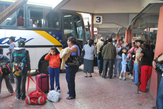 TARIFAS. Pasajeros protestaron por el alza.