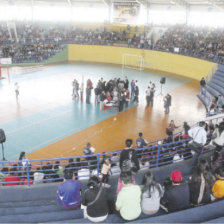 PRESENCIA. La nueva modalidad para la inscripcin de alumnos con alta demanda provoc un inters an mayor por las plazas que estaban ofertando algunos colegios del centro de Sucre.