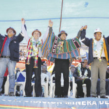 HUANUNI. Mineros proclamaron como candidatos a Evo Morales y lvaro Garca Linera.