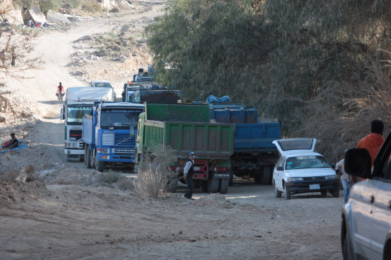 PREOCUPANTE. Para los transportistas de Chuquisaca, los caminos estn en malas condiciones porque las empresas responsables del mantenimiento no estn cumpliendo a cabalidad.