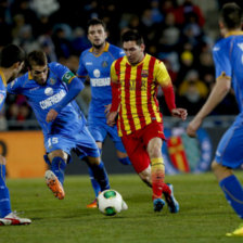 El argentino Lionel Messi (2d) marc los goles en el triunfo del Barcelona.