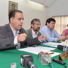 Mauricio Mndez (i) present un POA para el nuevo directorio.