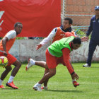 Vladimir Soria (d) ya moldea el posible onceno para el debut liguero.