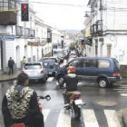 CONGESTIN. Una larga fila de vehculos en la calle Calvo esquina Bolvar.