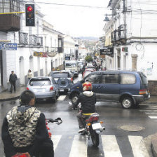 CONGESTIN. Una larga fila de vehculos en la calle Calvo esquina Bolvar.