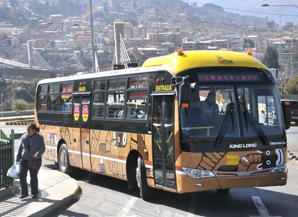 BUSES. Los PumaKatari se preparan para entrar en circulacin en la ciudad de La Paz.