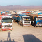 VARADOS. Camiones bolivianos de carga internacional no pueden entrar al puerto de Iquique.