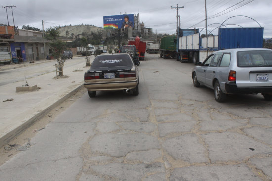 MAL ESTADO. As est la avenida Marcelo Quiroga Santa Cruz, ingreso a la ciudad.