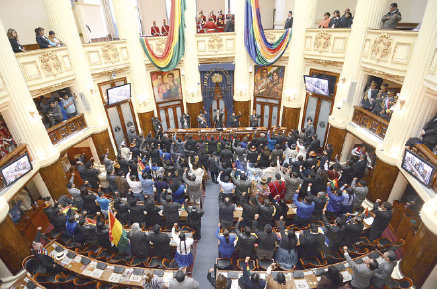 CEREMONIA. El homenaje al cuarto aniversario del Estado Plurinacional de Bolivia en el hemiciclo de la Asamblea Legislativa Plurinacional.