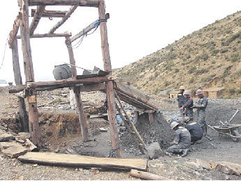 MINERA. Chuquisaca explota materia prima de zinc, plomo y no metlicos.