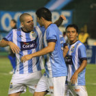 Sergio Contreras felicita a Sergio Almirn por el gol marcado anoche, en Santa Cruz.