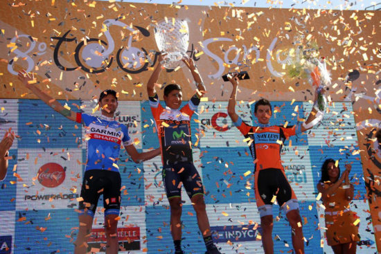 Nairo Quintana (c), junto a Phillip Gaimon (i) y Sergio Godoy.