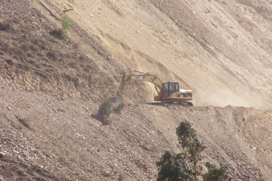 PERJUICIO. El incumplimiento de contratos gener retrasos en la construccin de carreteras.