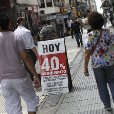 ESCALADA. Detalle del cartel de un almacn en el centro de Buenos Aires.