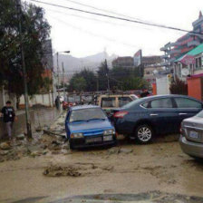 IMPREDECIBLE. El ro Achumani se sali de su cauce y provoc daos en la zona sur de La Paz.