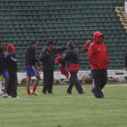 La prctica de ayer, en el estadio Patria, comenz con una persistente lluvia que fue calmando poco a poco.