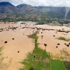 DAOS. Vista area de cientos de hectreas de cultivos inundados por la lluvia en Cliza, Cochabamba.