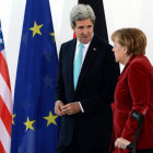 ENCUENTRO. Merkel y Kerry.