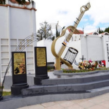 HOMENAJE. El tmulo fue entregado en un sentido acto en el Cementerio.