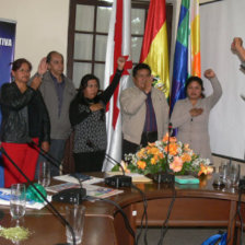 POSESIN. Los miembros de la nueva Directiva toman posesin de sus nuevos cargos.