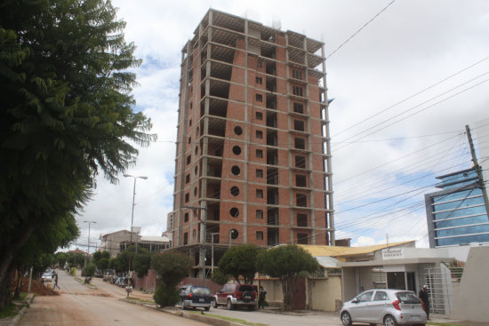 INVERSIÓN. Sólo en el Barrio Petrolero, actualmente se construyen cuatro edificios.