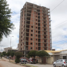 INVERSIÓN. Sólo en el Barrio Petrolero, actualmente se construyen cuatro edificios.