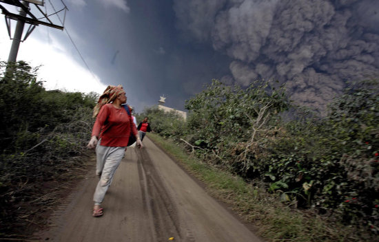 DESASTRE. El volcán Sinabung.