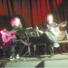 DÚO. El recital del Negro y Blanco en el Teatro 3 de Febrero, anoche.
