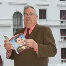 ESCRITOR. El autor del libro histórico, Juan José Capriles.
