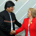 ENCUENTRO. El presidente Evo Morales junto con Michelle Bachelet en un encuentro reciente.