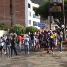 PRECARNAVALES. Varios grupos de jóvenes salieron a las calles durante el fin de semana.