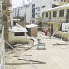 INSUFICIENTE. El pequeño bloque de baños (c) provisionales en el Colegio Monteagudo.