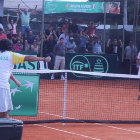 Una de las celebraciones de Hugo Dellien (d), que ayer venció al peruano Sergio Galdos, en singles.