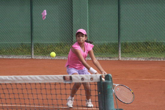 Fabiana Betancourt llegó a la final de la categoría 14 damas dobles.